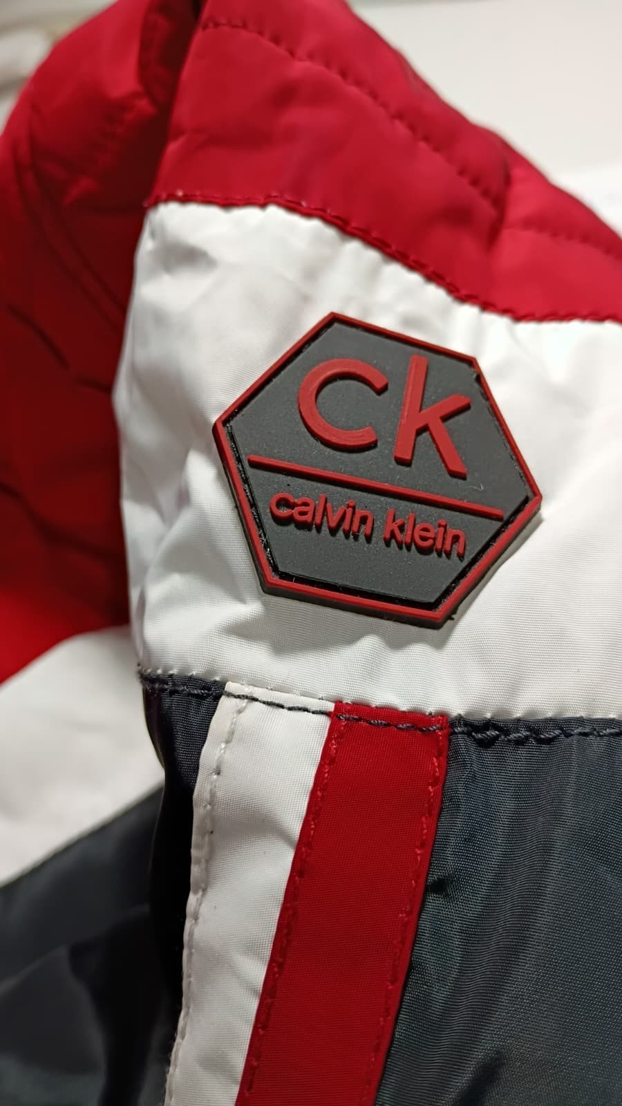 Calvin Klein Puffer Jacket large - image 3