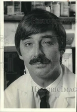 1985 Press Photo Dr. Bernard Poiesz - syp36866