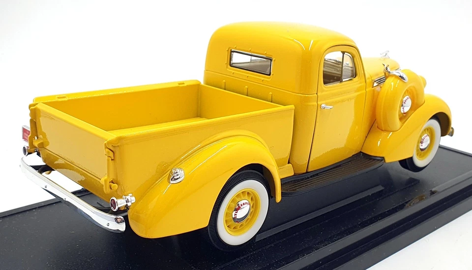 Road Signature 1/18 Scale 92458 1937 Studebaker Coupe Express Pick-Up Yellow - Image 2 of 4