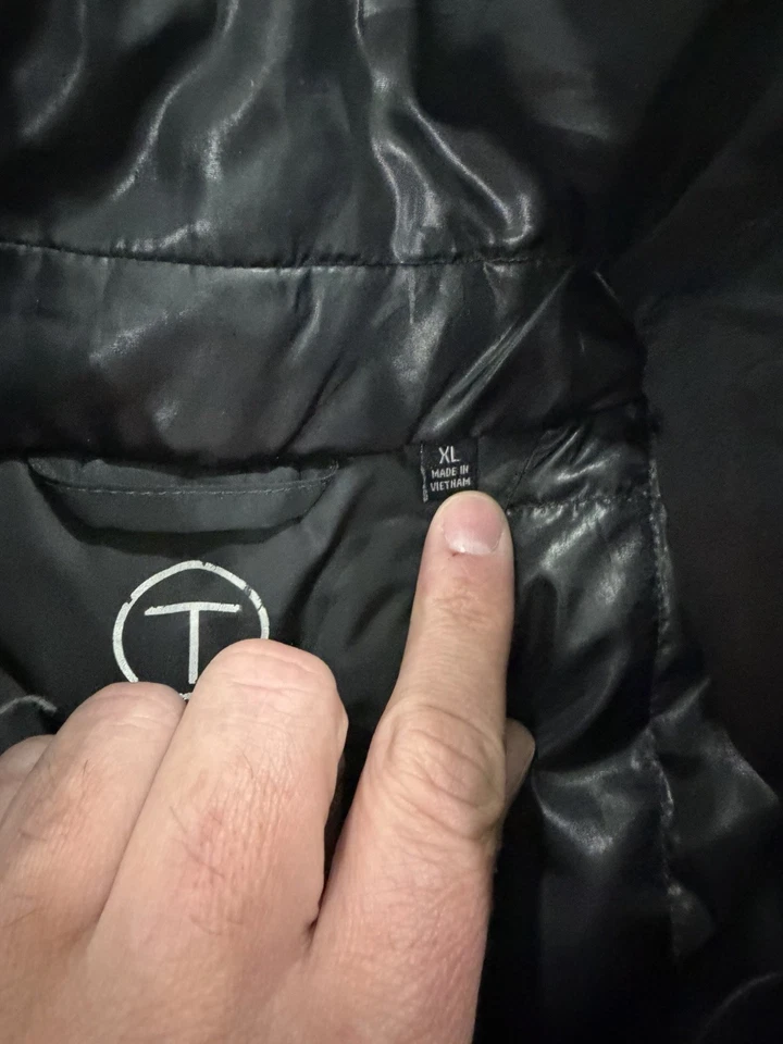 TUMI MEN'S USED BEAUTIFUL BLACK WINTER JACKET - Image 4 of 4