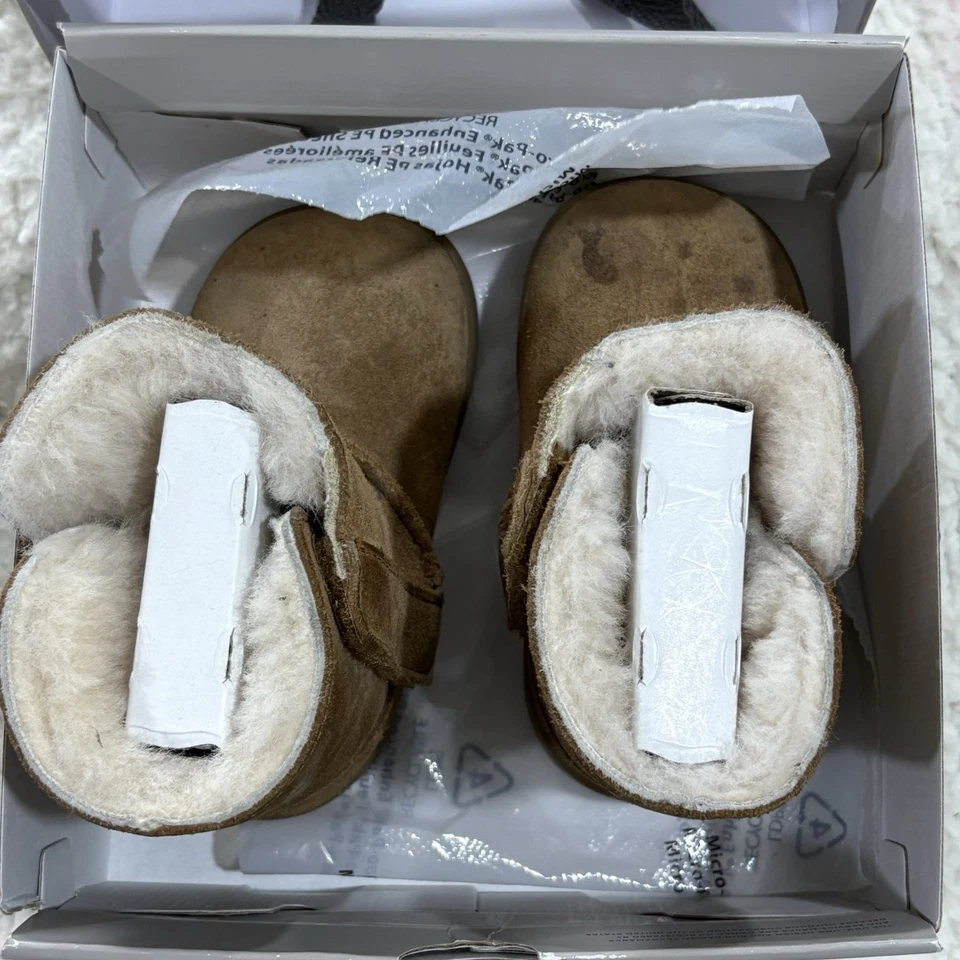 Baby or Toddler  Ugg Boots In Box USA size 04/05 Brown  - Image 3 of 4