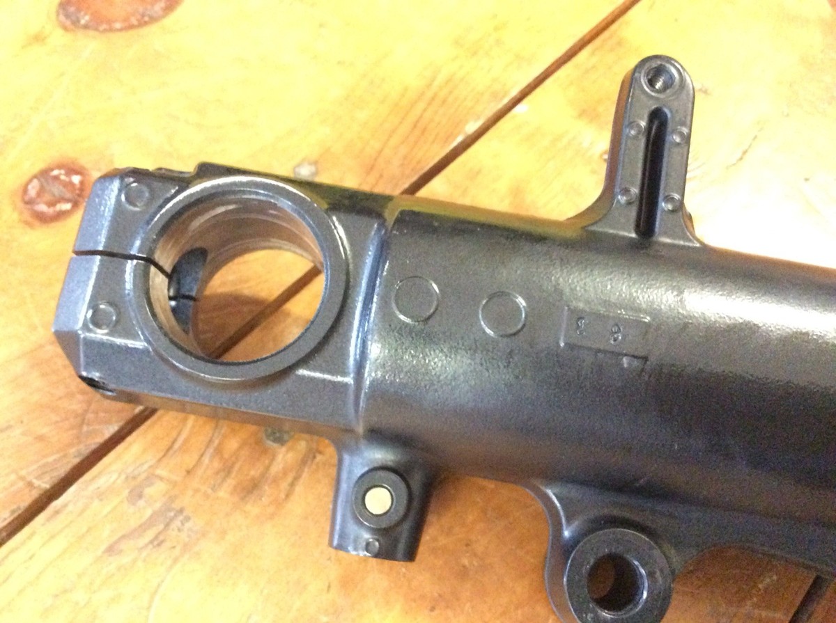 NOS 2000 Kawasaki Ninja ZX6R - ZX600-J1 Right Lower Fork Leg #8377