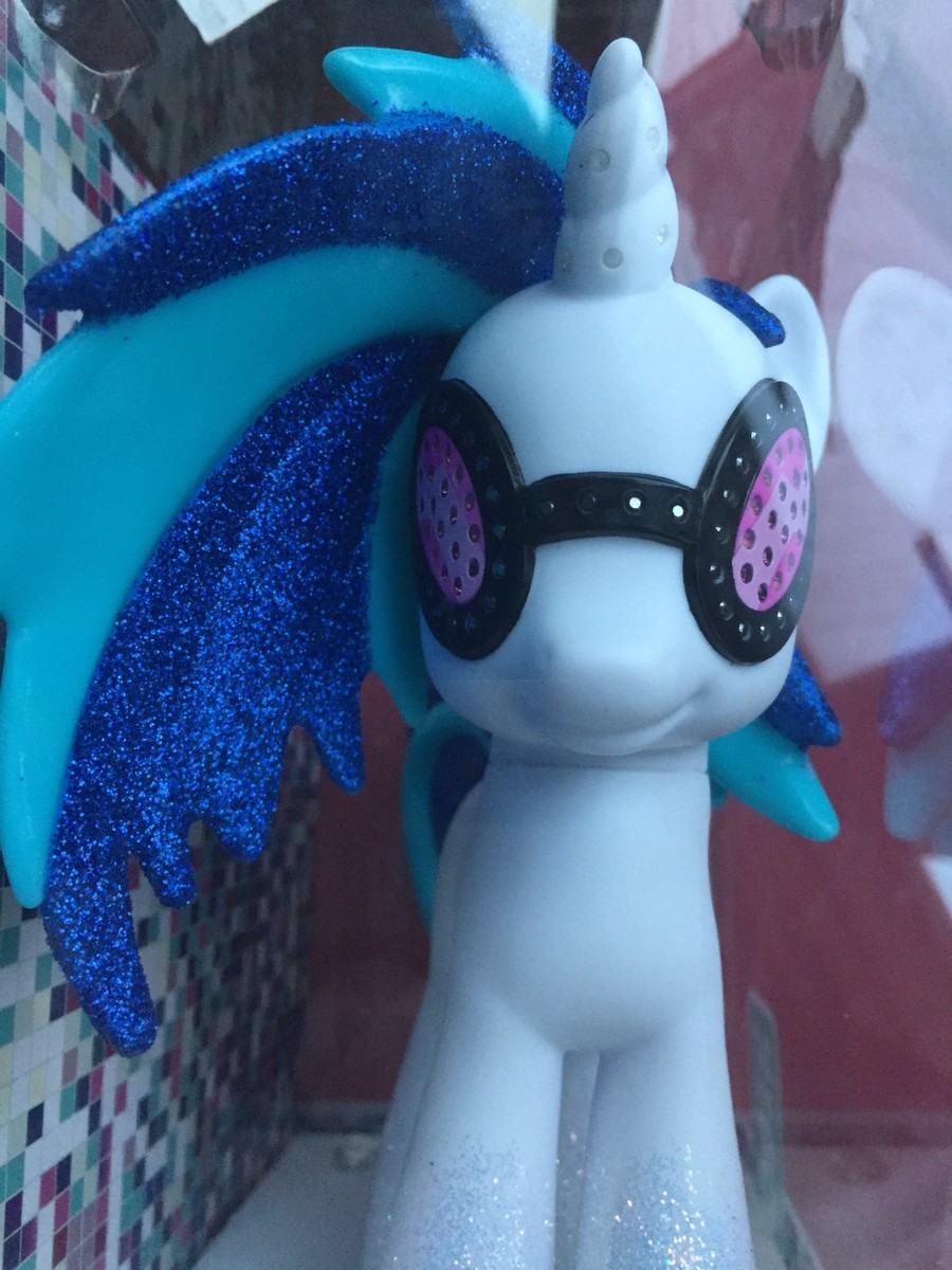 SDCC 2013 Exclusive My Little Pony Friendship is Magic DJ