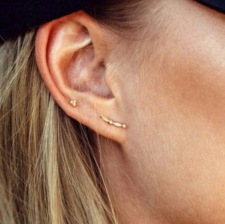 Joyería piercing de diamantes de oro amarillo de 14K todos los días nariz simple tres tachuelas de piedra. Foto 4 de 4