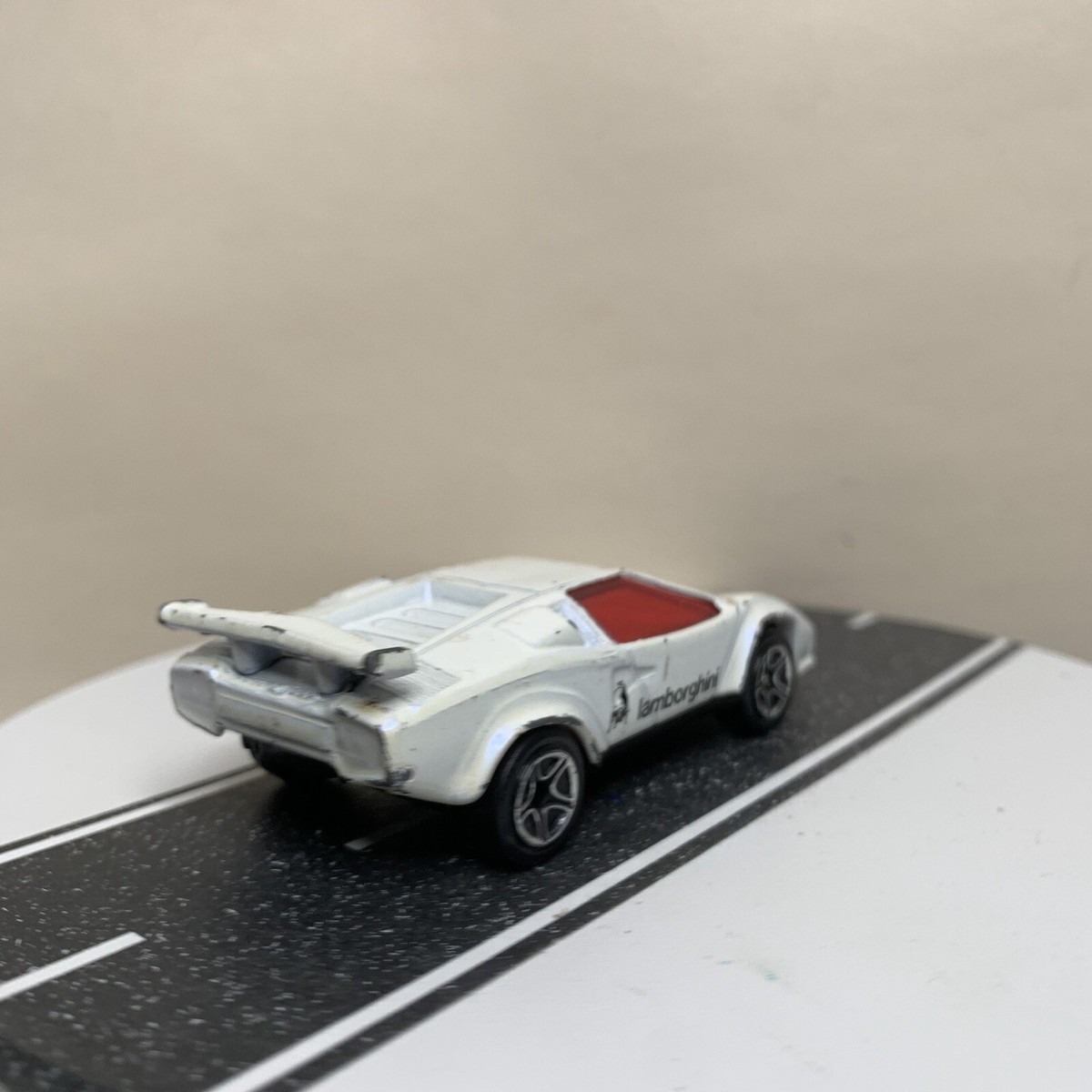 1985 Matchbox Lamborghini Countach LP500S Pearlescent White/Red