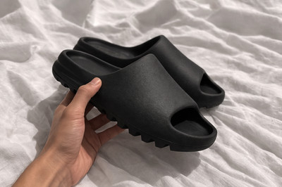 Adidas Yeezy Slide Onyx Size 7 Men HQ6448 s-l400.jpg main image 3