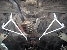 Ultra Racing Domstrebe Strut Bar für BMW 3 Limousine (E46)