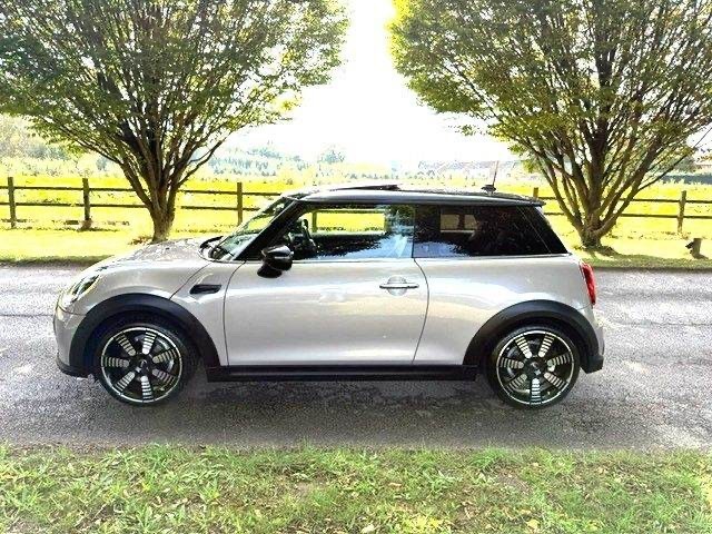 2024 MINI Hatchback A well-presented 2024 MINI HatchbacK