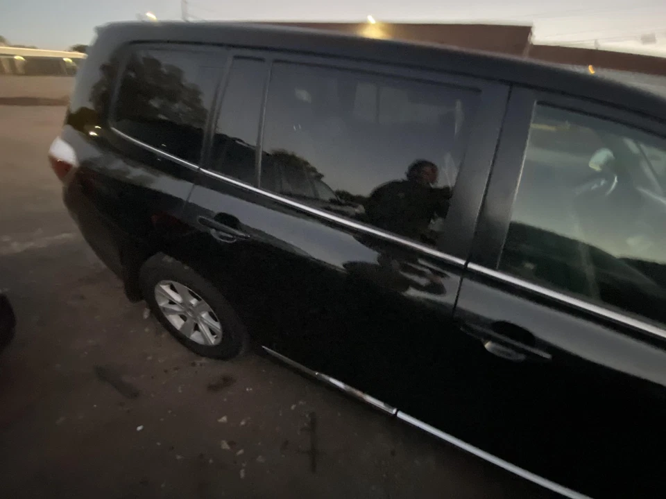 Used Rear Right Door Assembly Rear Side fits: 2013 Toyota Highlander Rear Right - Image 3 of 4