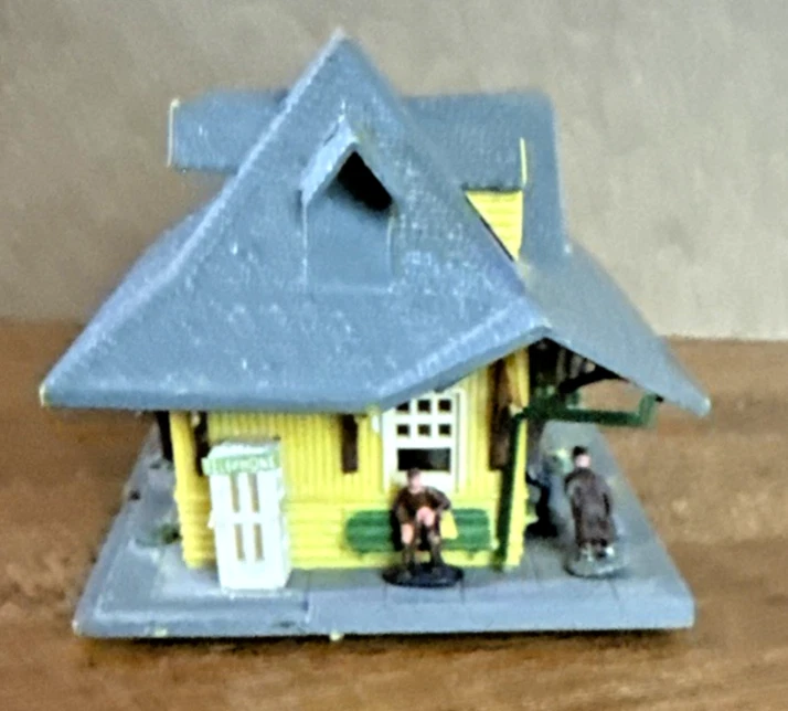 HO scale - Passenger Station  Approximately 3" x 2". - Image 4 of 4