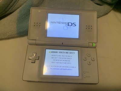 Nintendo Ds Lite Handheld Console With Gba Port Cover Polar White Ebay