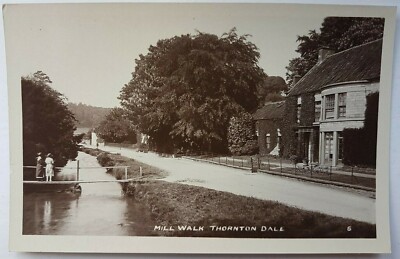 Mill Walk, Thornton Dale. Nr. 6. W. Bramley. Echtfoto. Postkarte.