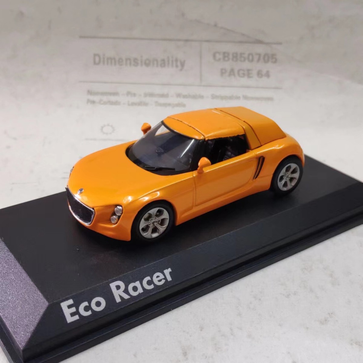 1/43 VOLKSWAGEN ECO-RACER Concept closed Diecast VW Dealer