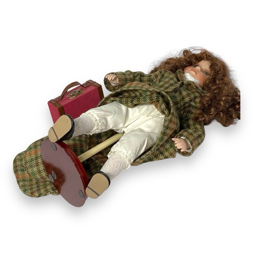 Crolly Dolls Annie Moore bambola artigianale 16” Irlanda con supporto valigia - Foto 10 di 13