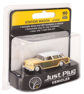 HO scale Woodland Scenics Just Plug Lighted Vehicle Station Wagon JP5599