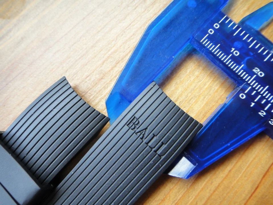 Pulsera correa de goma genuina Ball Engineer Hydrocarbon Spacemaster DM2036A Foto 2 de 4