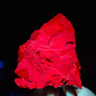 342G Natural Black Rose Fluorescent Cube Fluorite Specimen/Glow Under UV Light