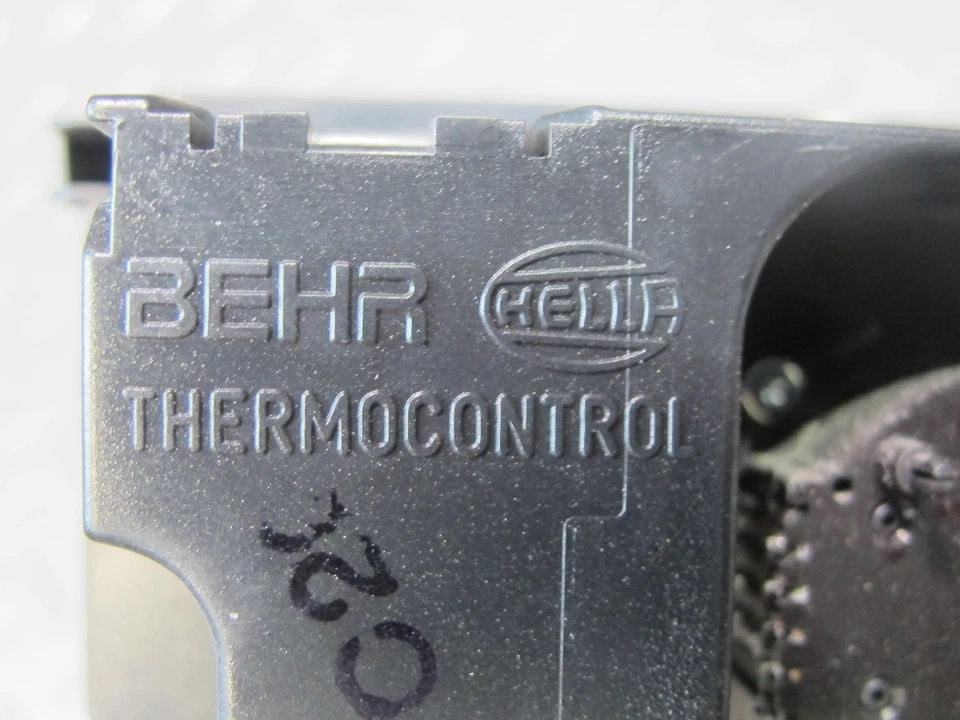 01-06 宝马 E46 330ci 空调加热器气候控制开关面板 4125794 原始设备制造商 — 第 4/4 张图片