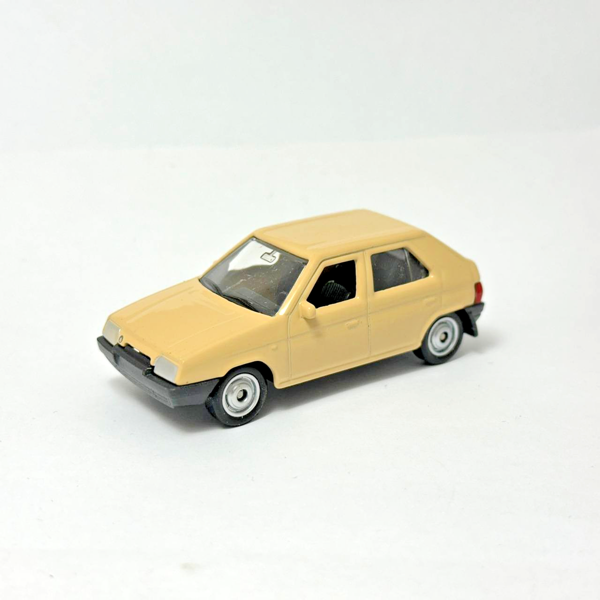 Skoda Favorit 135L Beige Welly NEX 1:60 1:64 Scale 3 inch Diecast