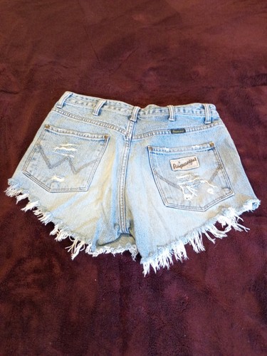 Pantaloncini donna denim Rapanui taglia 30 lavaggio leggero invecchiato orlo sfilacciato - Foto 9 di 11