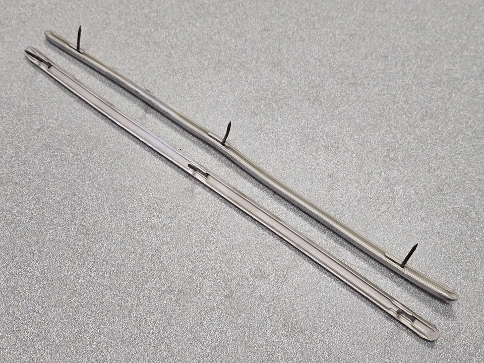 BONITO PAR DE TIRAS DE TACHUELAS SUPERIORES CONVERTIBLES ORIGINALES USADAS PORSCHE 356B 356C 356SC Foto 4 de 4