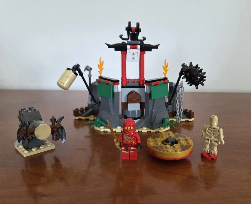 LEGO Ninjago 2254 Mountain Shrine, foto 1 di 3