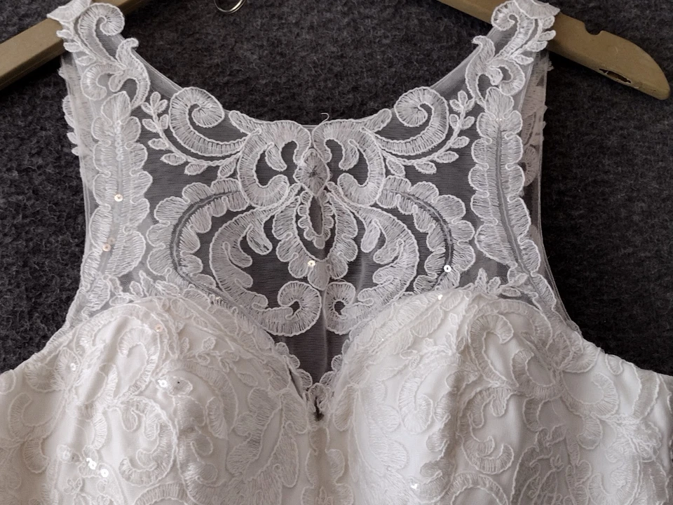 Vestido de novia blanco con mangas sin mangas, encaje y tren talla 6 Foto 3 de 4