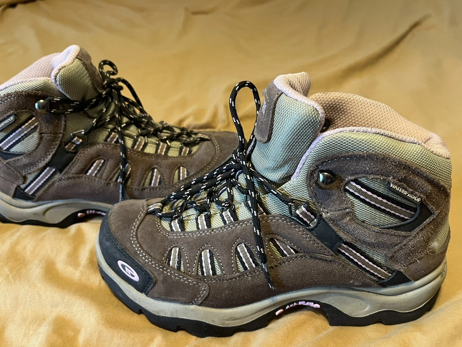 Hi-Tec Banderas Woman’s Waterproof Hiking Boots for Camping & Outdoors Sz 6.5 M