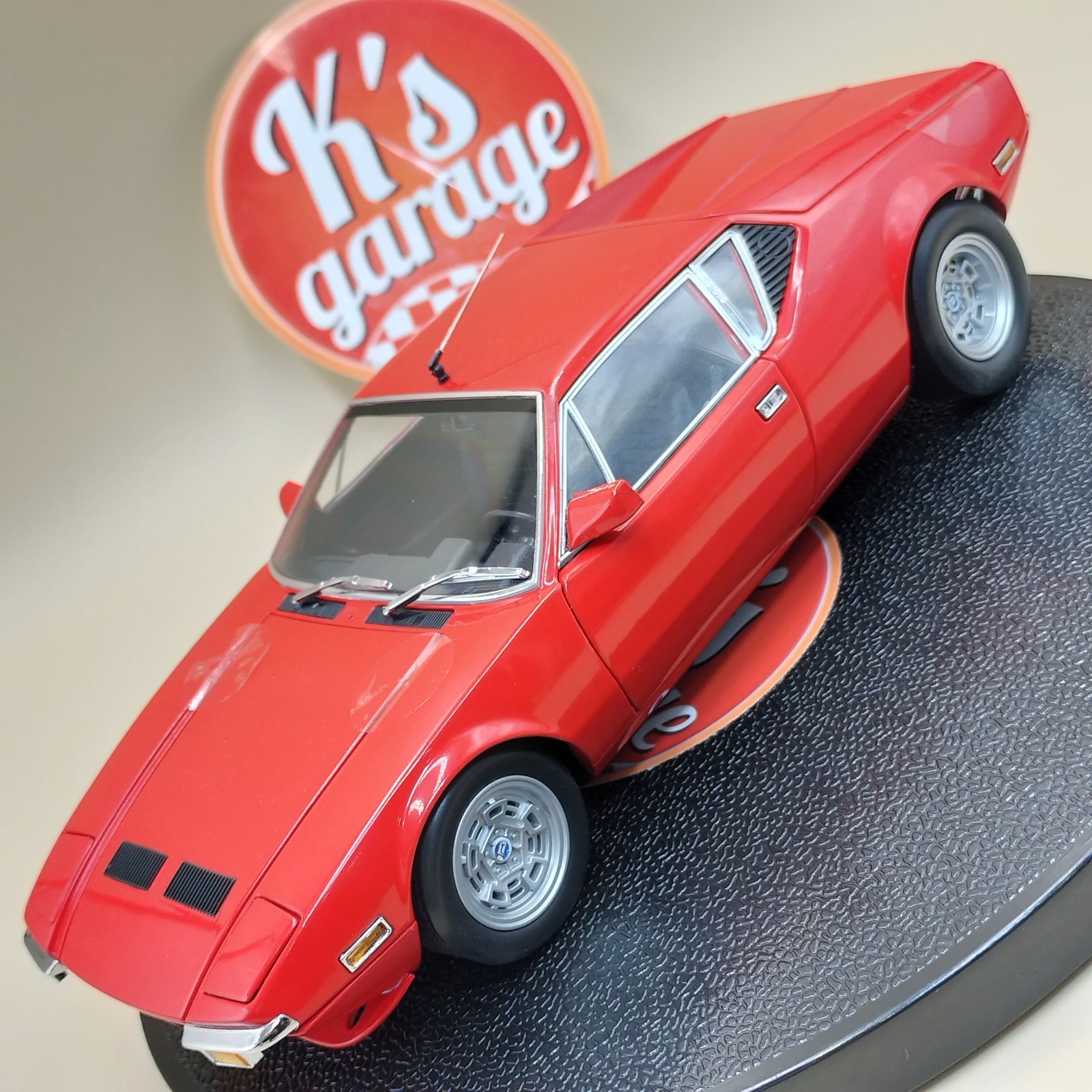 Kyosho De Tomaso Pantera L 1972 1:18 08851R