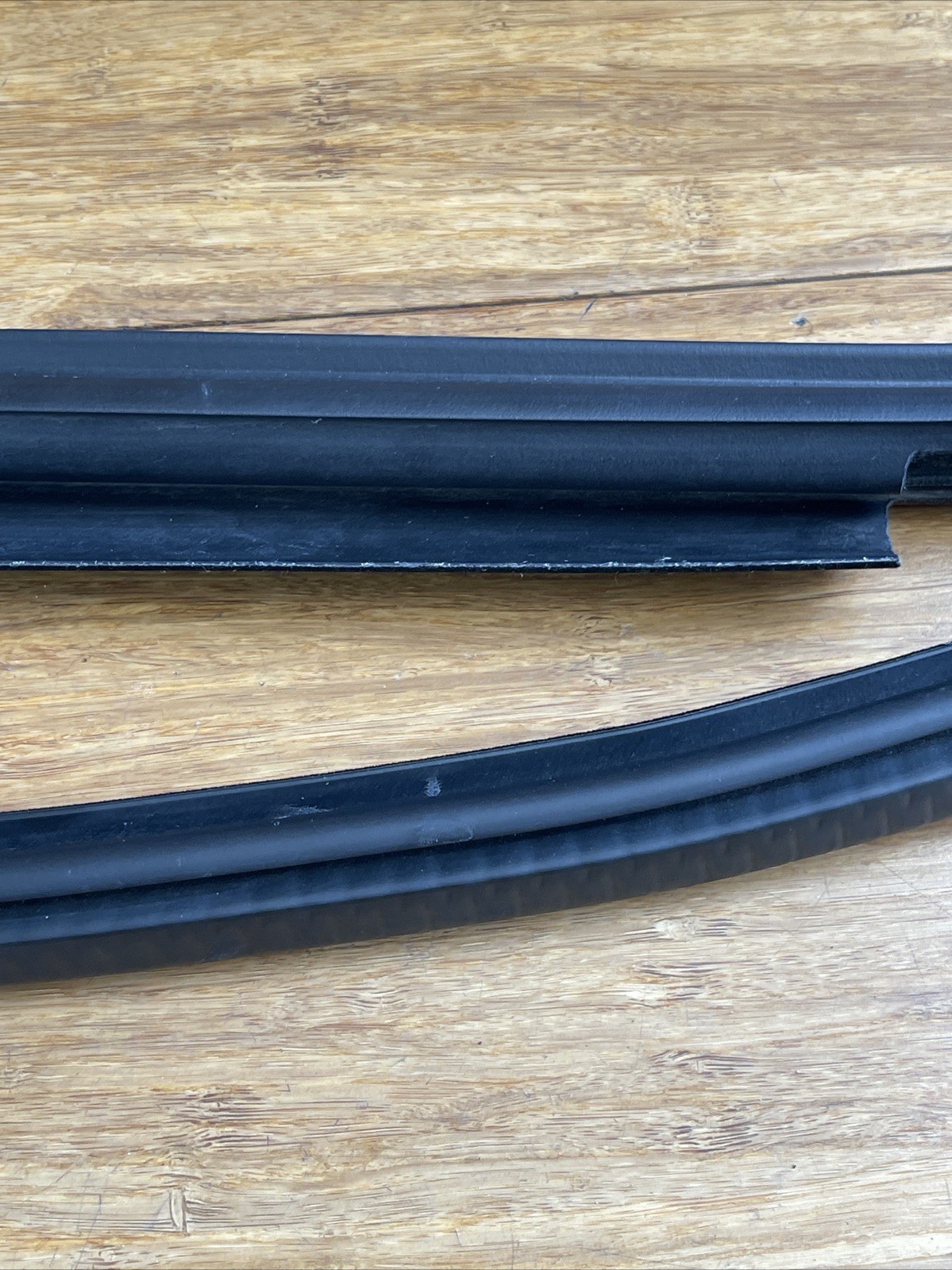 2017-2023 Audi R8 4S Rear Black Glass Window Strip Seal Body 4S7845121 OEM
