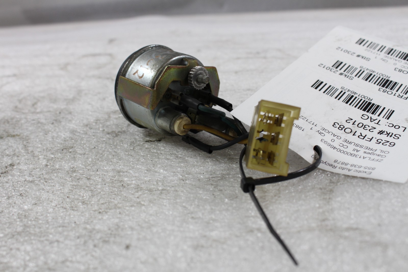 Ferrari 308, Oil Pressure Gauge, Used, P/N 117122