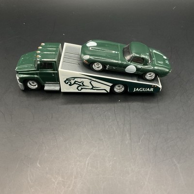 1 Jaguar Racing E-Type PVT15 1961 1/64 Hot Wheels Diecast Car W/Carry On Hauler 