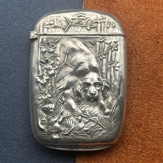ANTIQUE STERLING SILVER DOG IN BUSHES MATCH SAFE – HIGH RELIEF SPORTING SCENE!!!