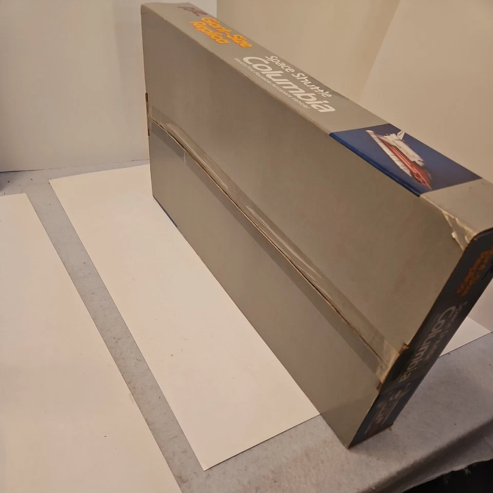 1985 Sealed NOS New LTR Giant Size Replica Space Shuttle Columbia (4 Feet Long) - Image 2 of 4
