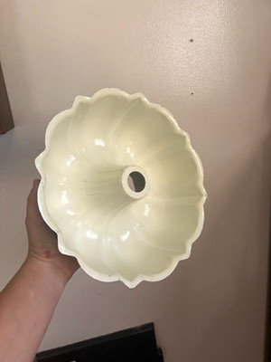 Green Ceramic Fluted Bundt Ring Cake Mold Oven Safe 10in x 4in 450°F 50124