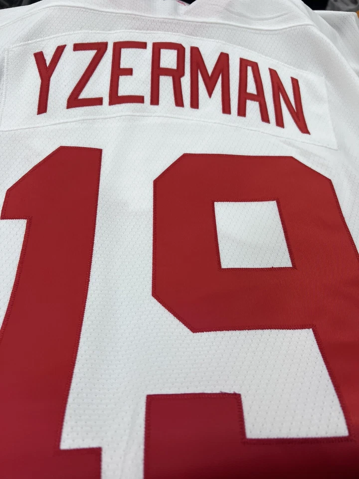 Camiseta deportiva Mitchell & Ness Steve Yzerman Detroit Red Wings 1983-84 Blue Line 3XL Foto 3 de 4