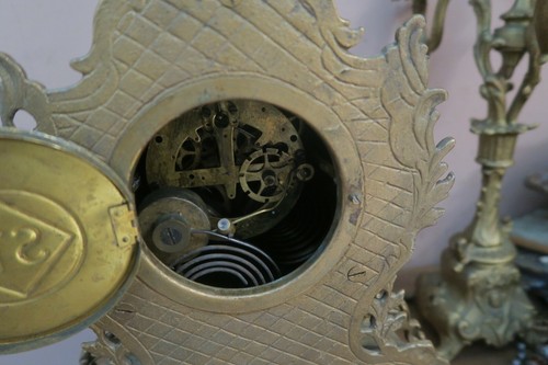 ANTIQUE SETH THOMAS SHELF MANTLE CLOCK & 2 CANDELABRA ROCOCO GOLD GILT METAL - Picture 11 of 12