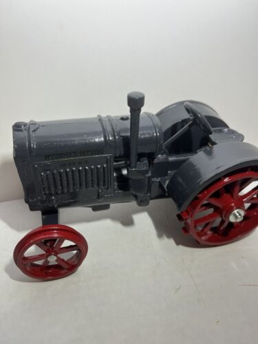 Ertl McCormick Deering 10-20 H.P. Tractor HP escala 1:16 gris granja juguete - Imagen 1 de 6