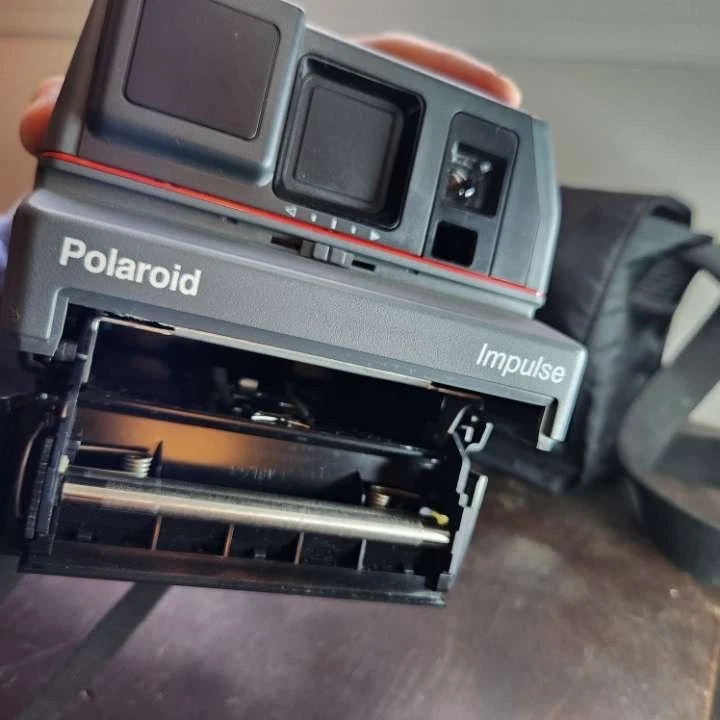 Polaroid Impulse Sofortbildkamera Autofokus integrierter Blitz mit Tasche UNGETESTET - Bild 3 von 4