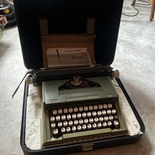 VINTAGE SEARS  PORTABLE TYPEWRITER WORKING With Traveling Case thumbnail
