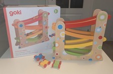 Goki Autorennbahn Holzspielzeug für Kinder ab 2 Jahren Autos