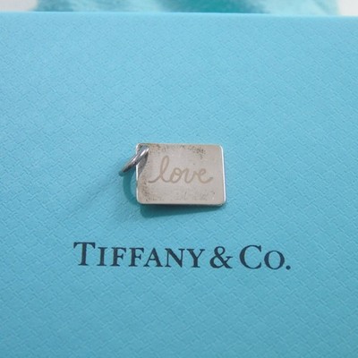Tiffany Co. Sterlingsilber kleiner rechteckiger Love Charm mit Box