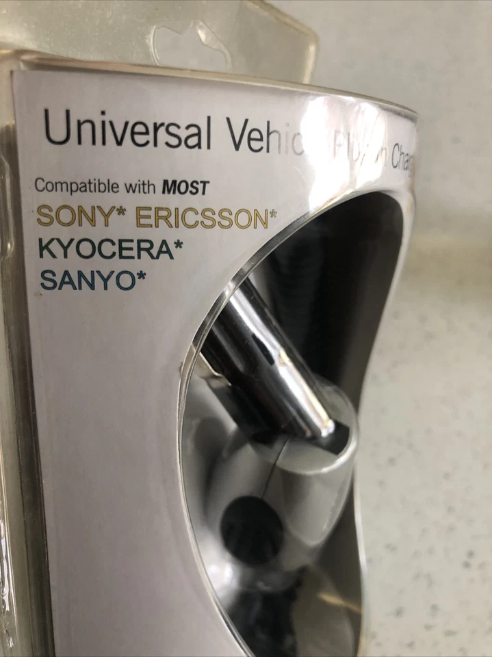 Case Logic Universal Vehicle Power Charger for Sanyo, Sony Ericsson, Kyocera  - Image 2 of 4