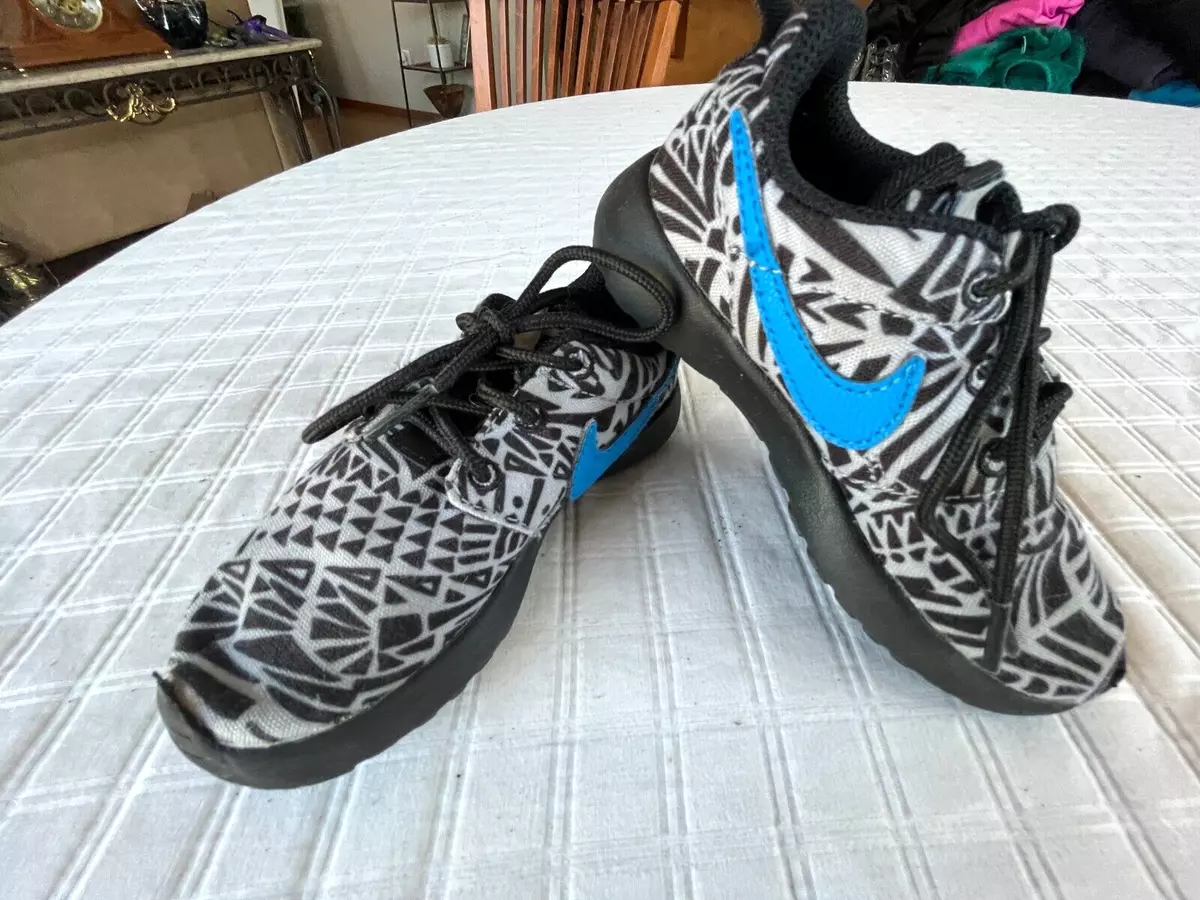 Roshe run bleu et noir outlet