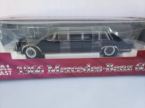 Sun Star NIB 1966 Mercedes-Benz 600 Limousine 1:18 Diecast Model Navy #2203