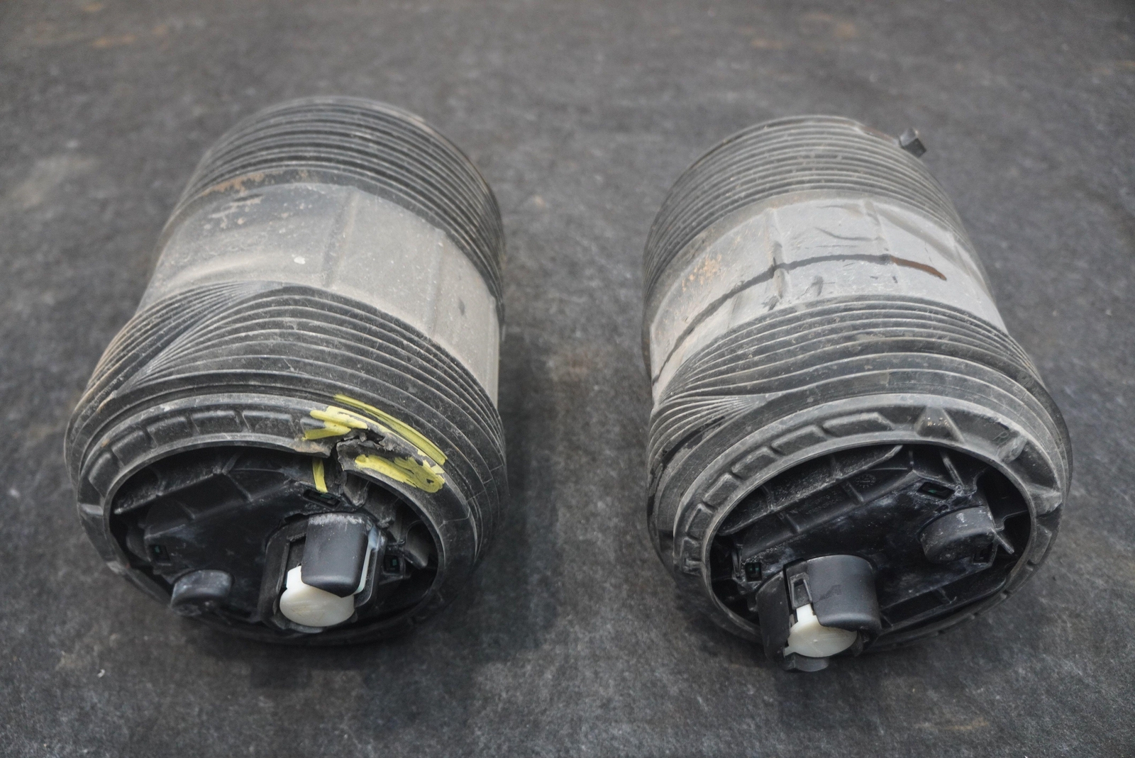 *Set Rear Shock Absorber Air Spring Strut Bag 4M0616001AB Lamborghini Urus *Note