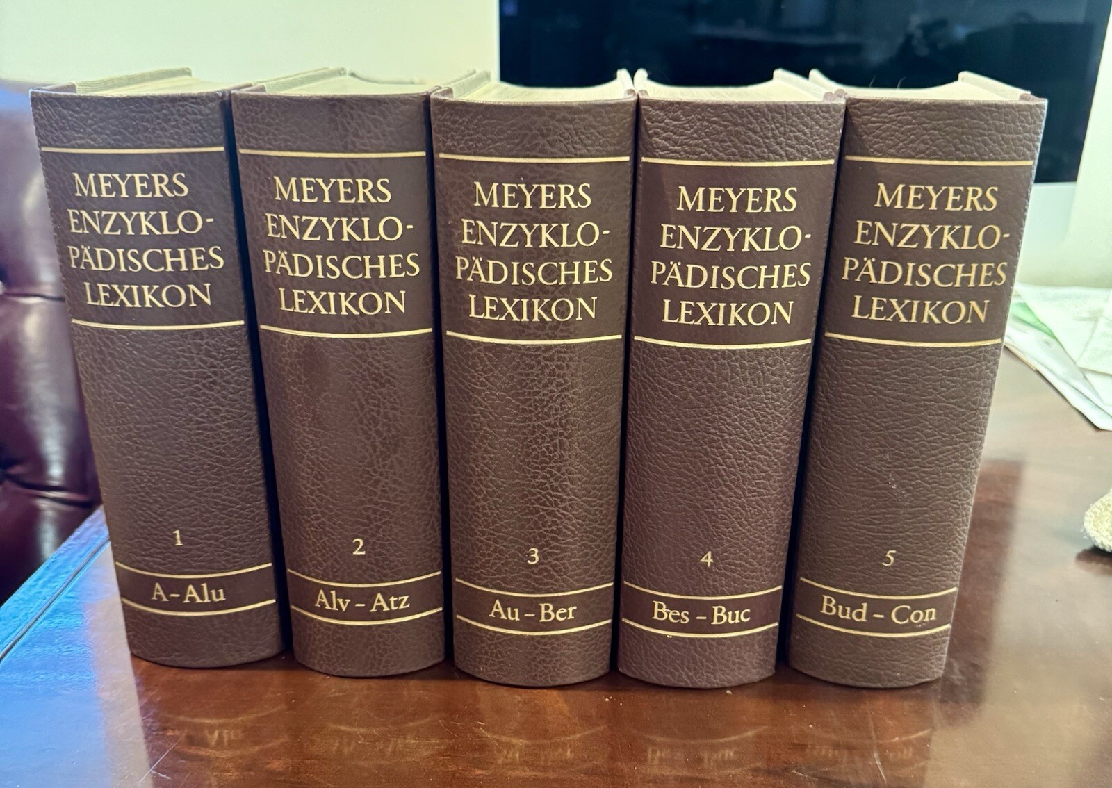 Meyers enzyklopädisches Lexikon Books 1-26 in German. From 1972-1984.