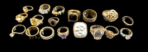 Estate Vintage Costume Jewelry Lot 18 Rings some silver/gold plated incl 1 Fendi