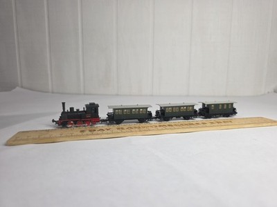 Minitrix N Scale 0-6-0 Switcher Locomotive DB 3 Passenger Car Set LikeNew