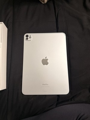 Apple - 11-inch iPad Pro M4 chip Built for Apple Intelligence Wi-Fi 256GB Silver